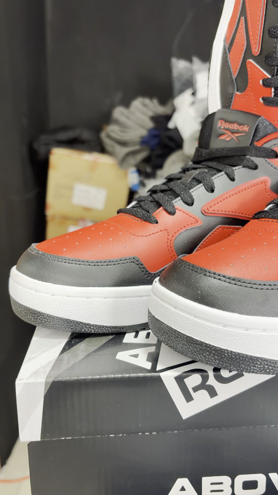 Paquete de 24 Tenis Reebok — Cada detalle, a la vista