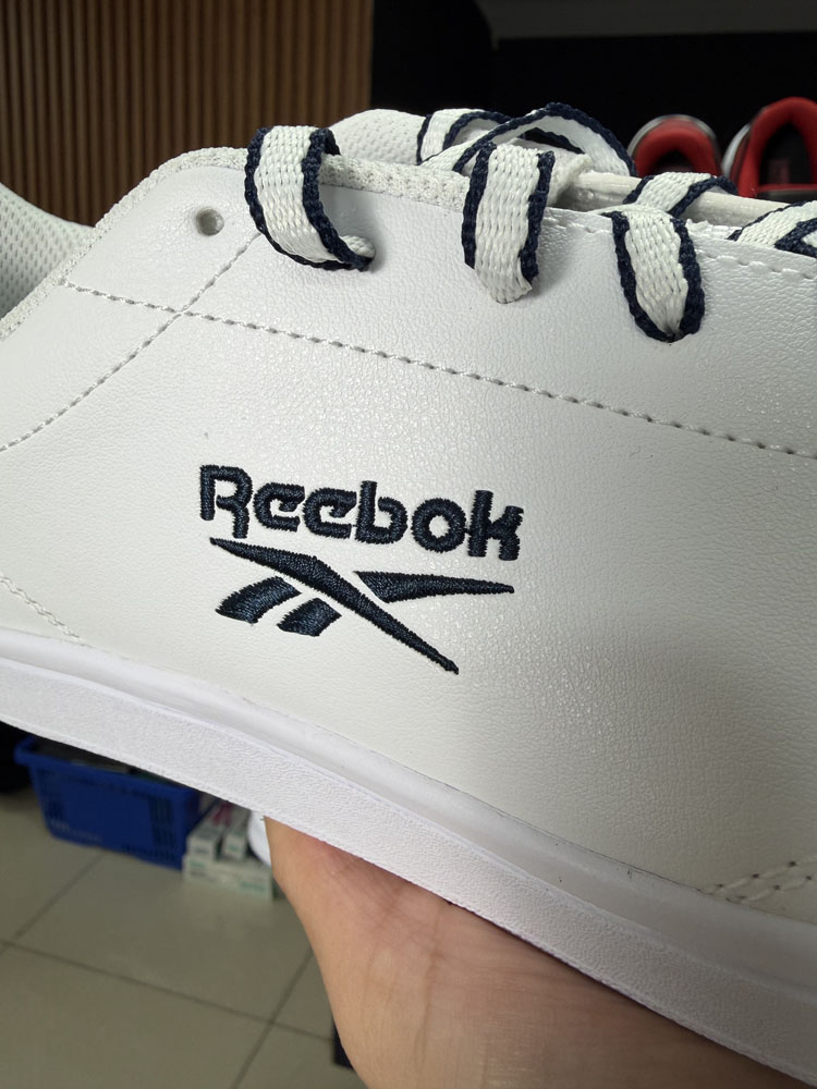 Paquete de 24 Tenis Reebok — Cada detalle, a la vista