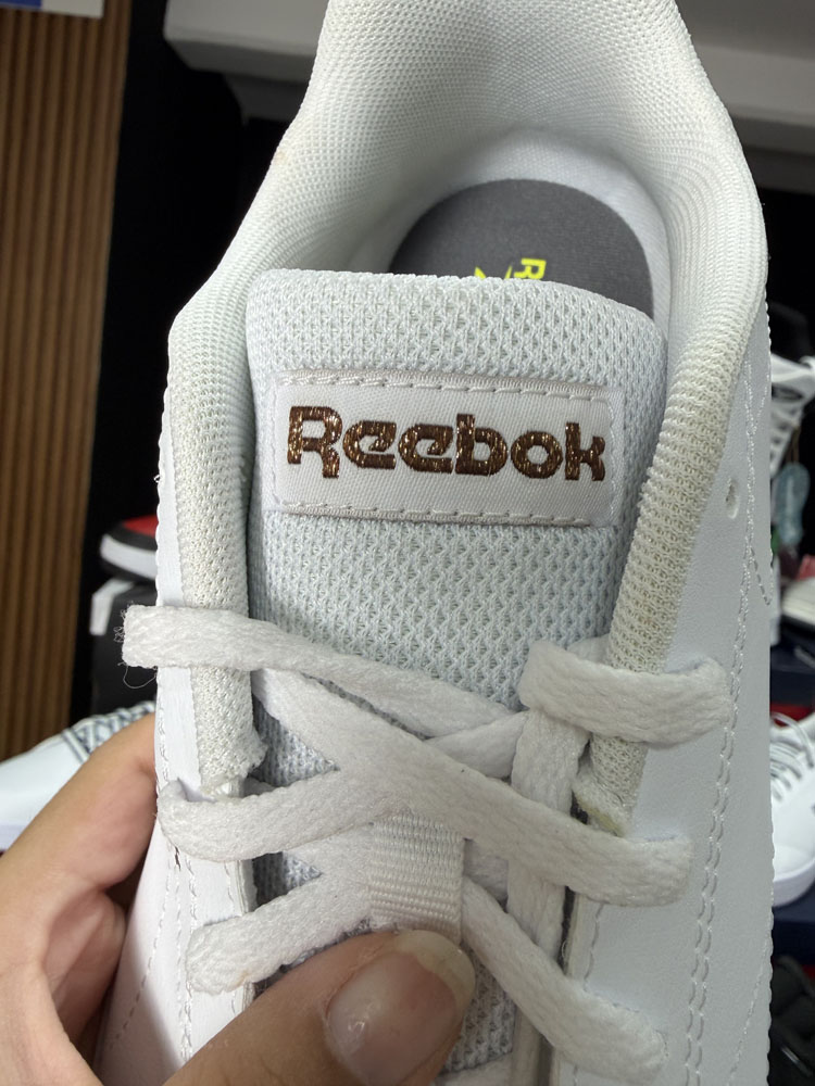 Paquete de 24 Tenis Reebok — Cada detalle, a la vista