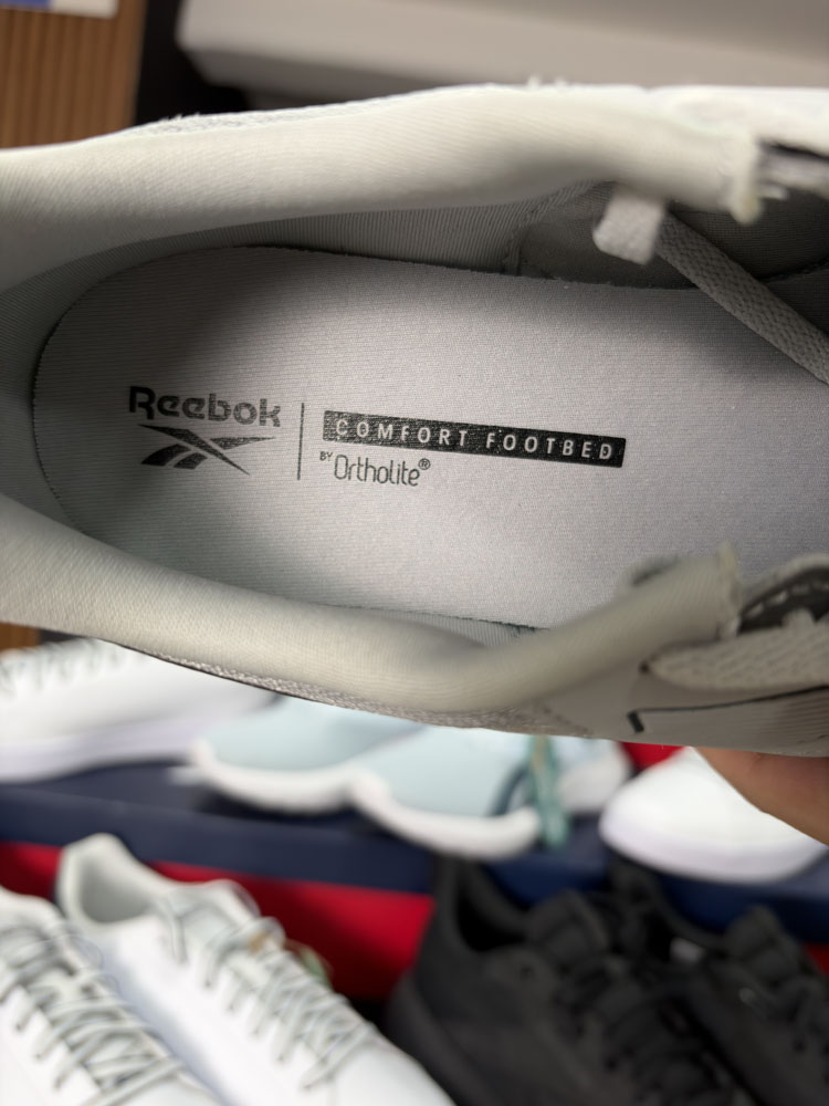 Paquete de 24 Tenis Reebok — Cada detalle, a la vista