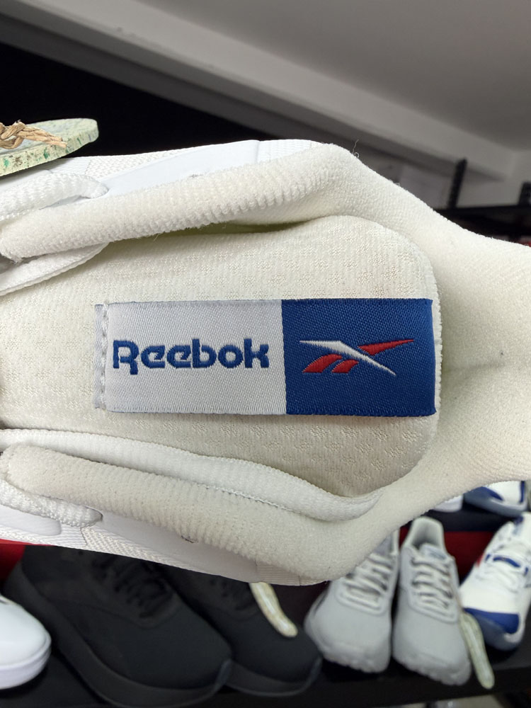 Paquete de 24 Tenis Reebok — Cada detalle, a la vista