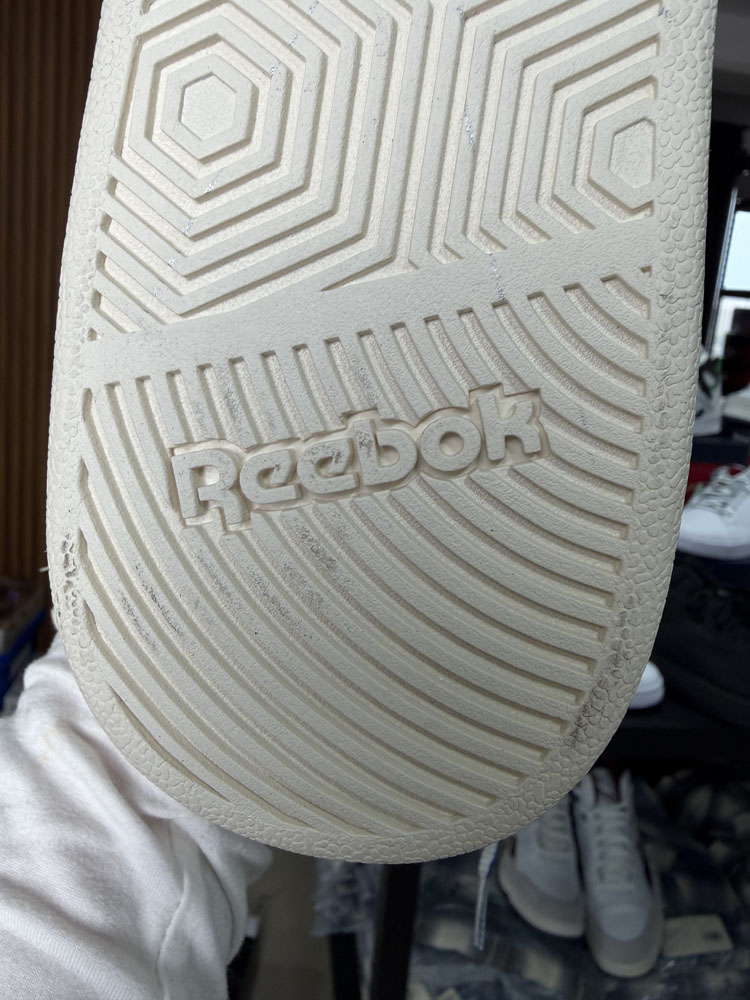 Paquete de 24 Tenis Reebok — Cada detalle, a la vista