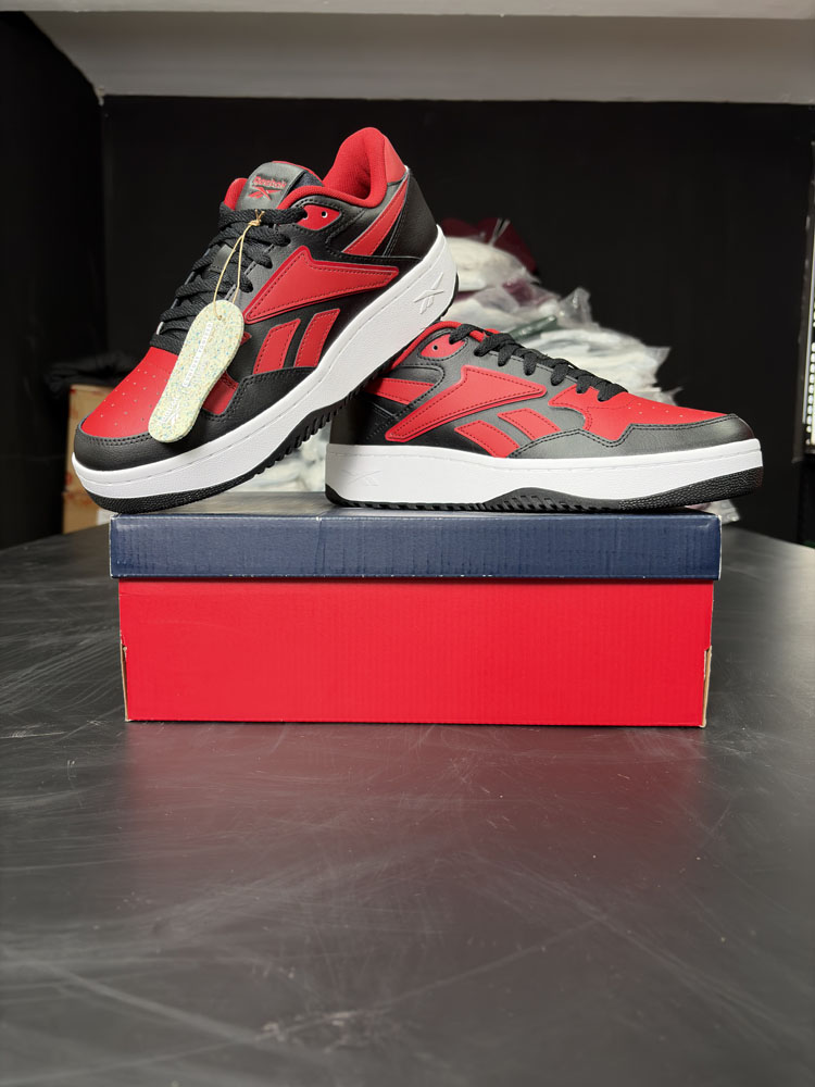 Paquete de 24 Tenis Reebok — Productos de alta rotación en tu paquete