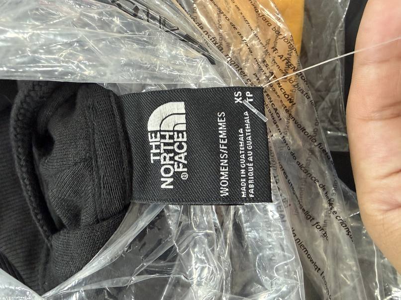 Paquete Mix de 35 pzas The North Face de Hombre y Mujer — Cada detalle, a la vista
