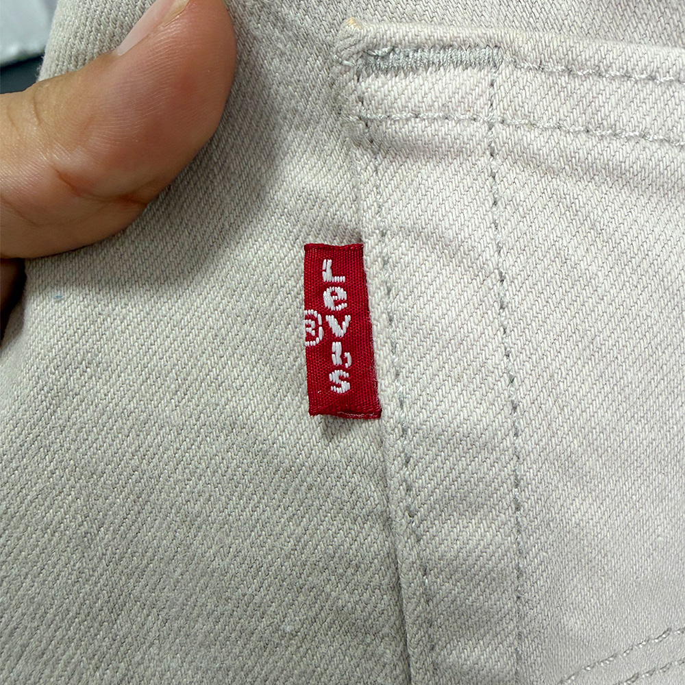 Paquete de 40 Jeans LEVIS — Cada detalle, a la vista
