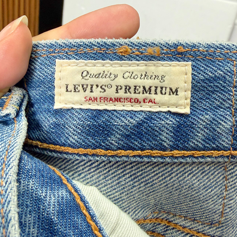 Paquete de 40 Jeans LEVIS — Cada detalle, a la vista