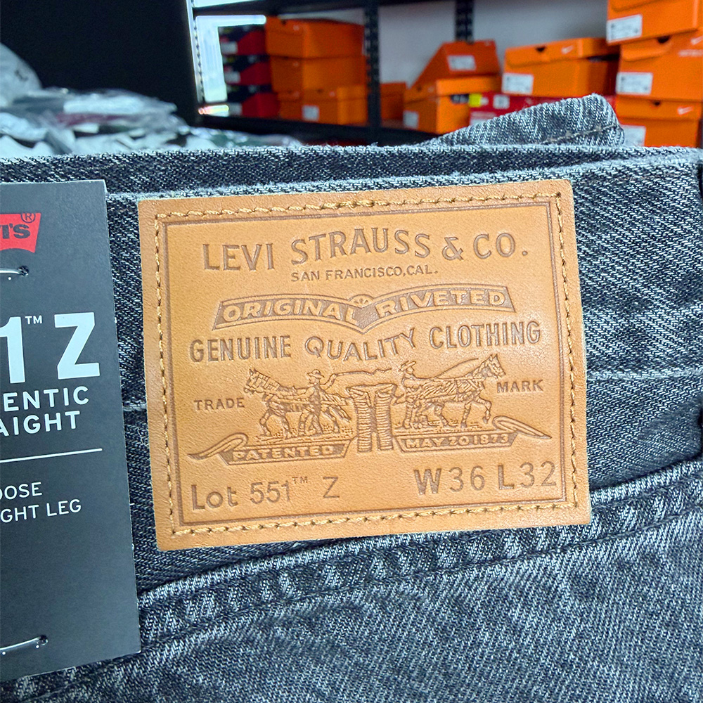 Paquete de 40 Jeans LEVIS — Cada detalle, a la vista